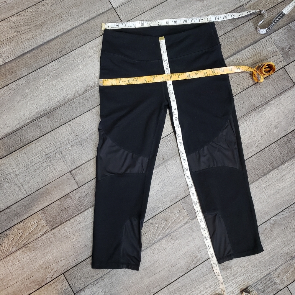 Fabletics Cropped Capris Athletic Yoga Leggings - image 8